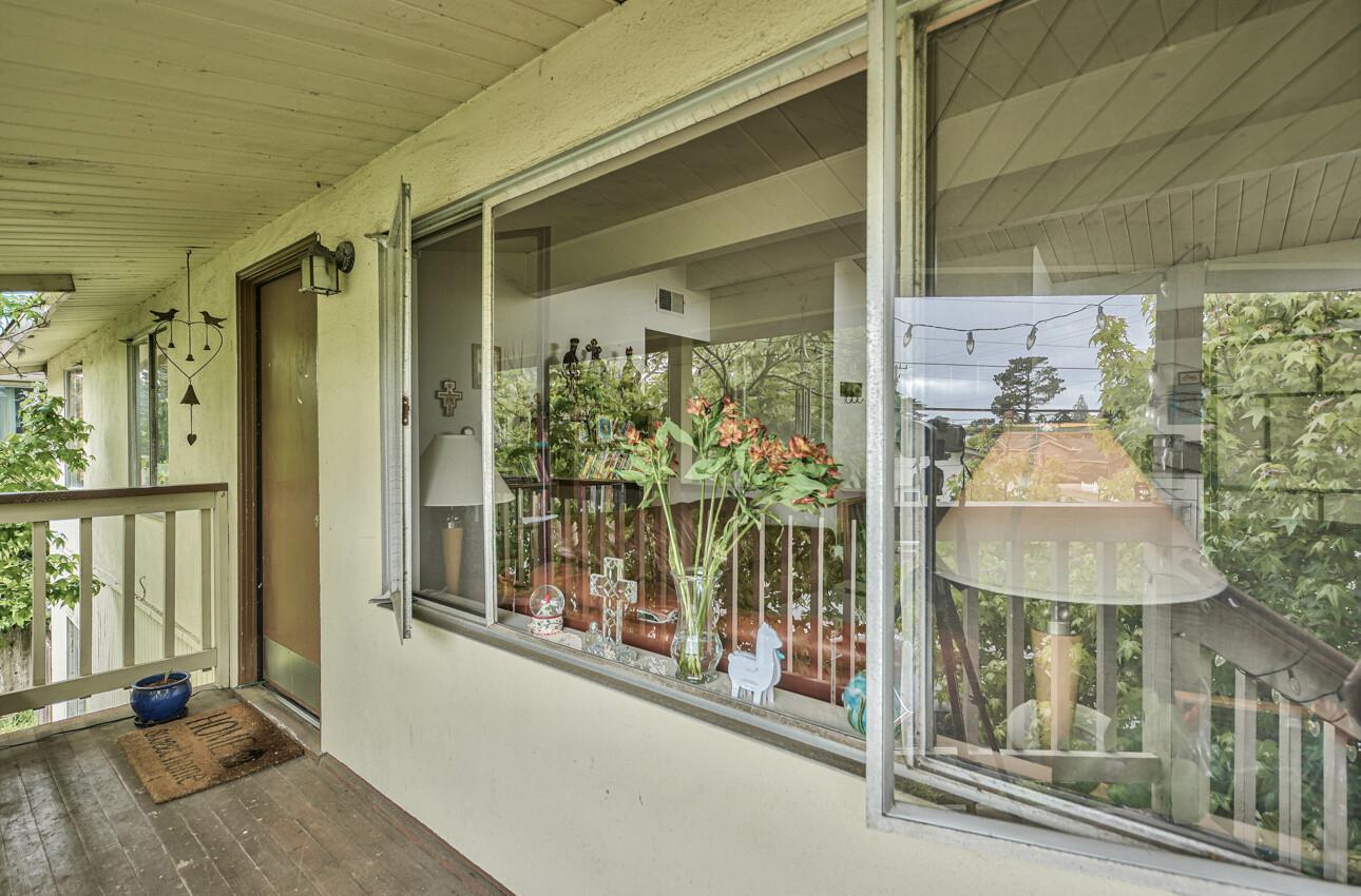 Detail Gallery Image 8 of 34 For 831 Sinex Ave, Pacific Grove,  CA 93950 - 6 Beds | 2/2 Baths