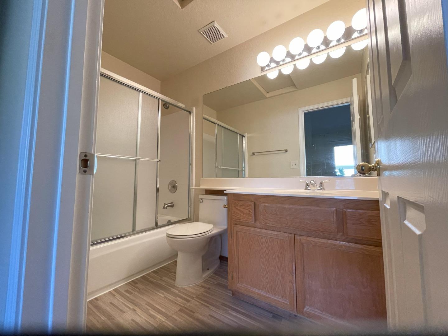 Detail Gallery Image 12 of 18 For 1087 Summerain Ct, San Jose,  CA 95122 - 2 Beds | 2/1 Baths