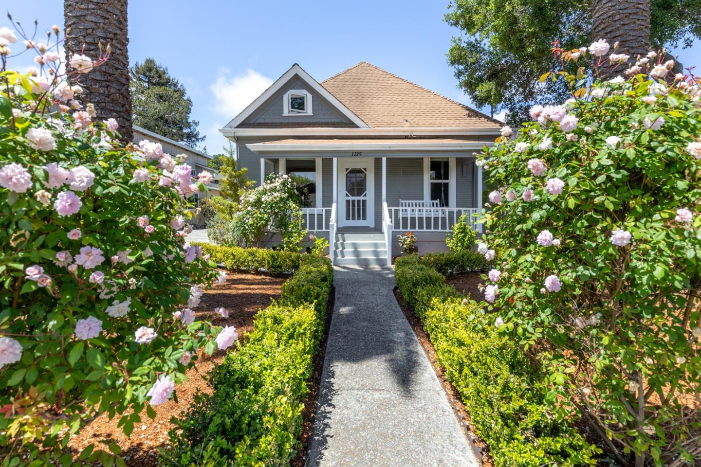 Detail Gallery Image 1 of 33 For 1125 Seabright Ave, Santa Cruz,  CA 95062 - 4 Beds | 3 Baths