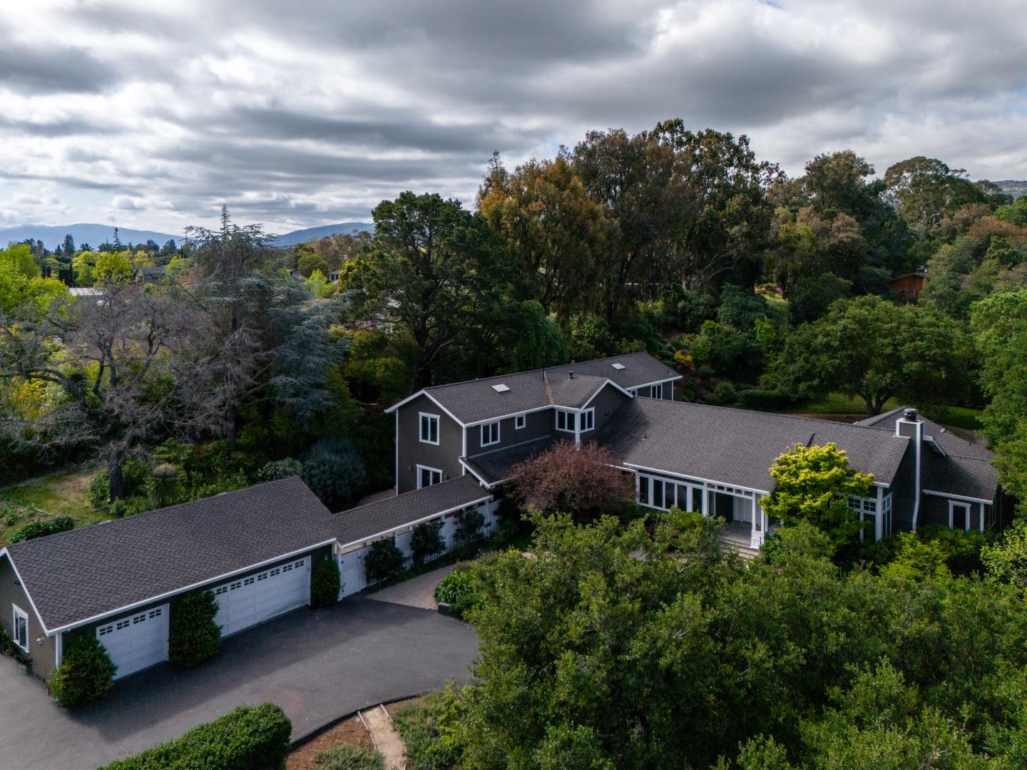 Detail Gallery Image 1 of 39 For 10850 Beechwood Ln, Los Altos,  CA 94024 - 6 Beds | 4/1 Baths