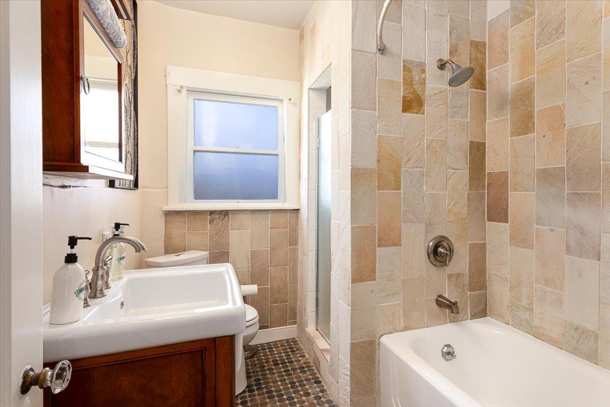 Detail Gallery Image 11 of 20 For 3230 Sterling Ave, Alameda,  CA 94501 - 3 Beds | 1/1 Baths