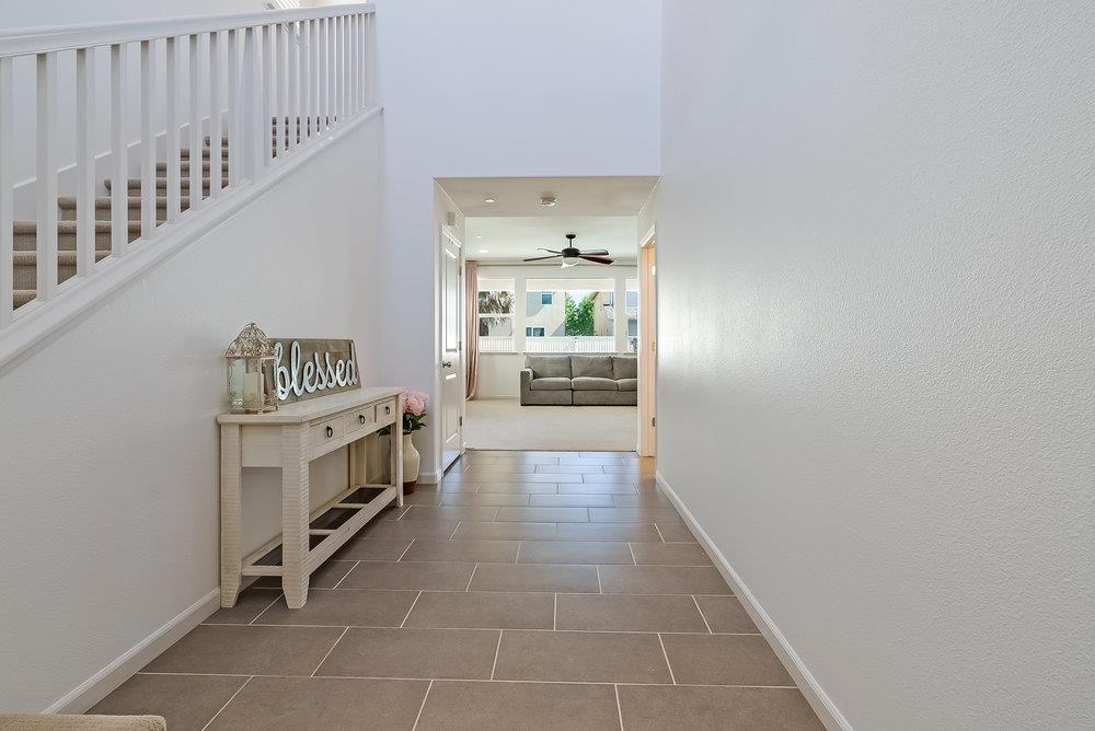 Detail Gallery Image 10 of 51 For 270 Heartland Dr, Hollister,  CA 95023 - 4 Beds | 2/1 Baths