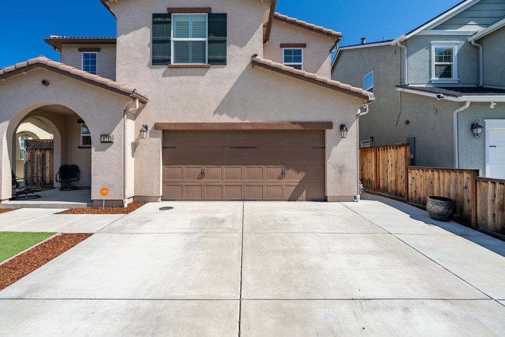 Detail Gallery Image 3 of 51 For 270 Heartland Dr, Hollister,  CA 95023 - 4 Beds | 2/1 Baths