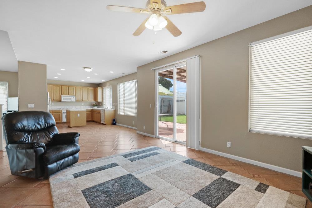 Detail Gallery Image 18 of 55 For 921 Hillock Ct, Hollister,  CA 95023 - 4 Beds | 2/1 Baths