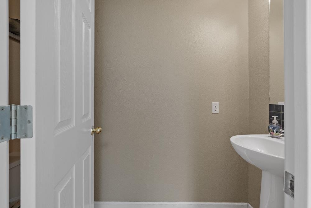 Detail Gallery Image 21 of 55 For 921 Hillock Ct, Hollister,  CA 95023 - 4 Beds | 2/1 Baths