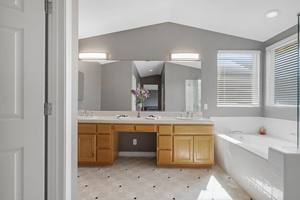 Detail Gallery Image 26 of 55 For 921 Hillock Ct, Hollister,  CA 95023 - 4 Beds | 2/1 Baths