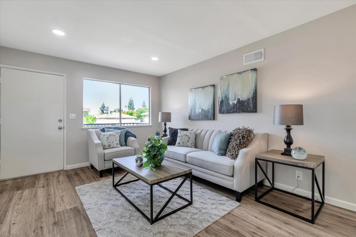 Detail Gallery Image 11 of 40 For 861 Gilchrist #4,  San Jose,  CA 95133 - 2 Beds | 1 Baths