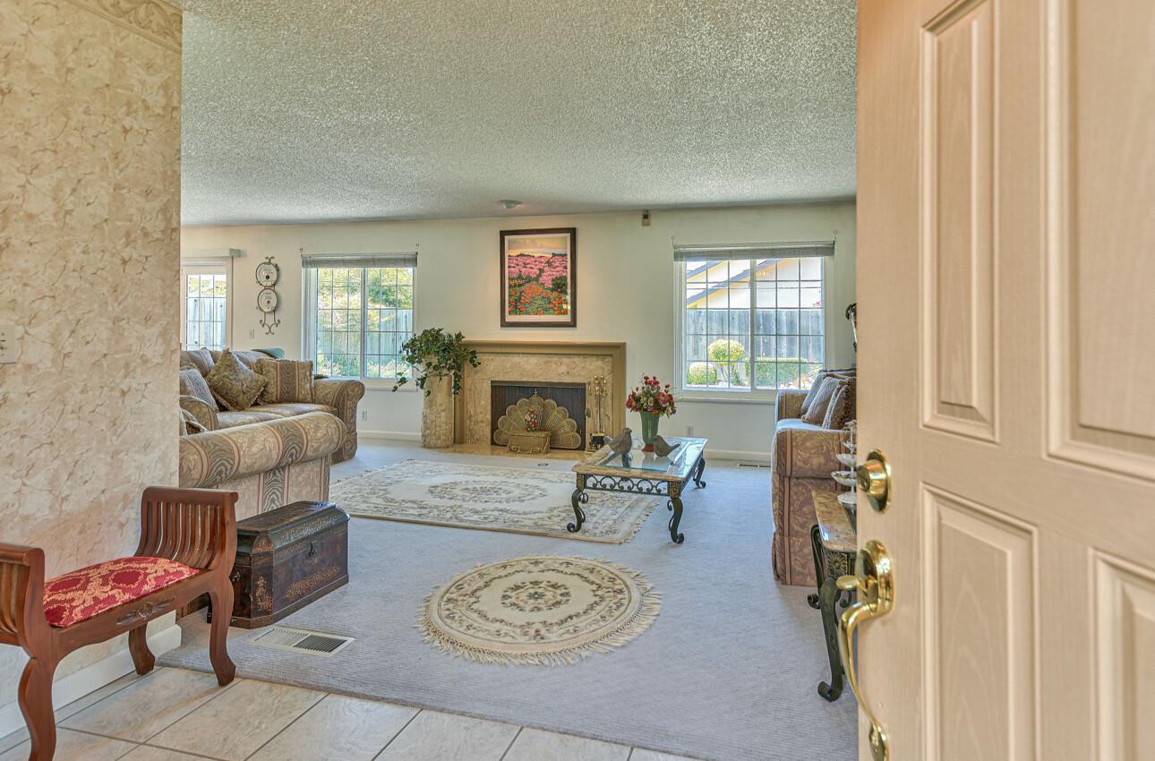 Detail Gallery Image 6 of 41 For 1264 San Angelo Dr, Salinas,  CA 93901 - 3 Beds | 2 Baths