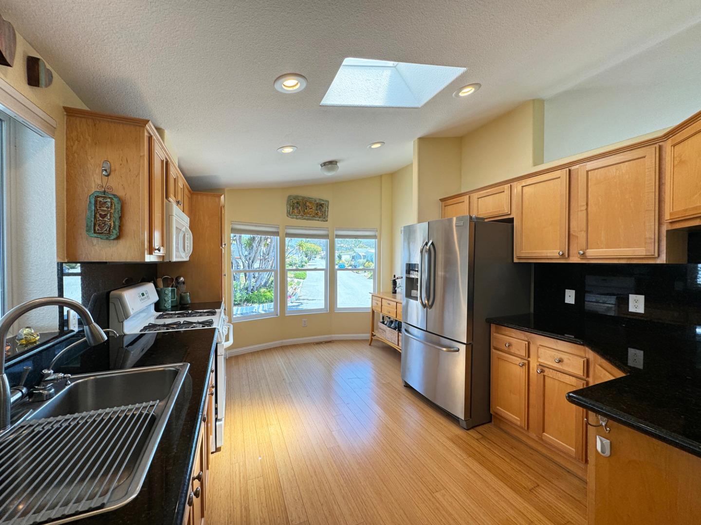 Detail Gallery Image 10 of 37 For 41 Sea Breeze Dr #41,  Half Moon Bay,  CA 94019 - 3 Beds | 2 Baths