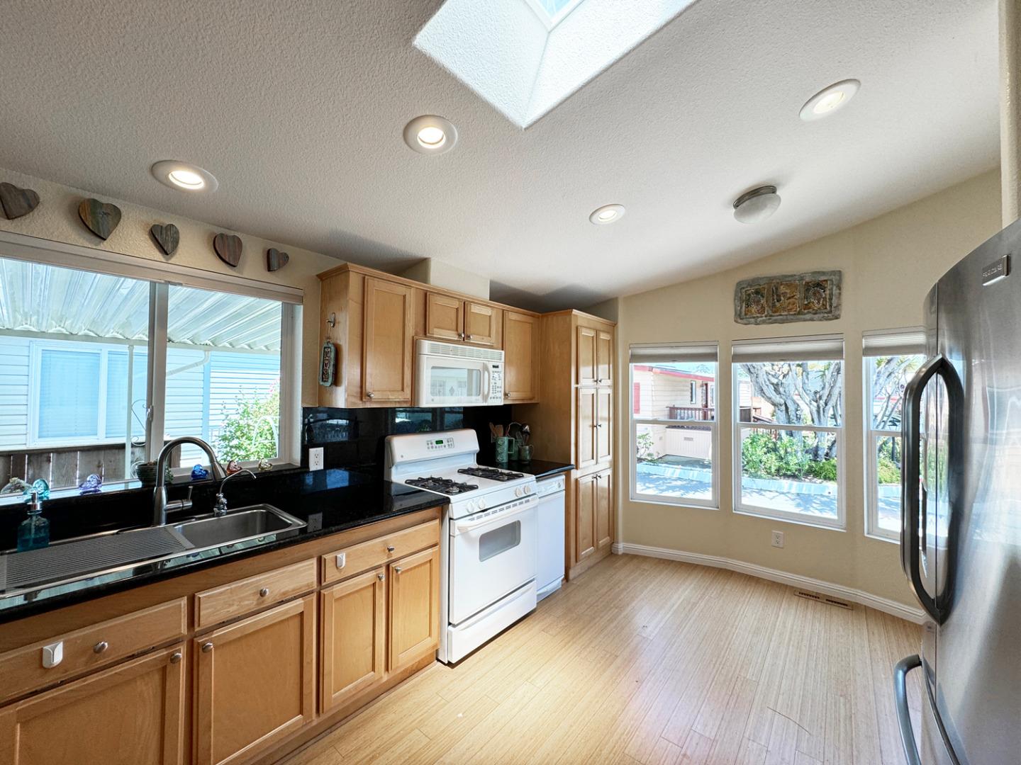 Detail Gallery Image 11 of 37 For 41 Sea Breeze Dr #41,  Half Moon Bay,  CA 94019 - 3 Beds | 2 Baths