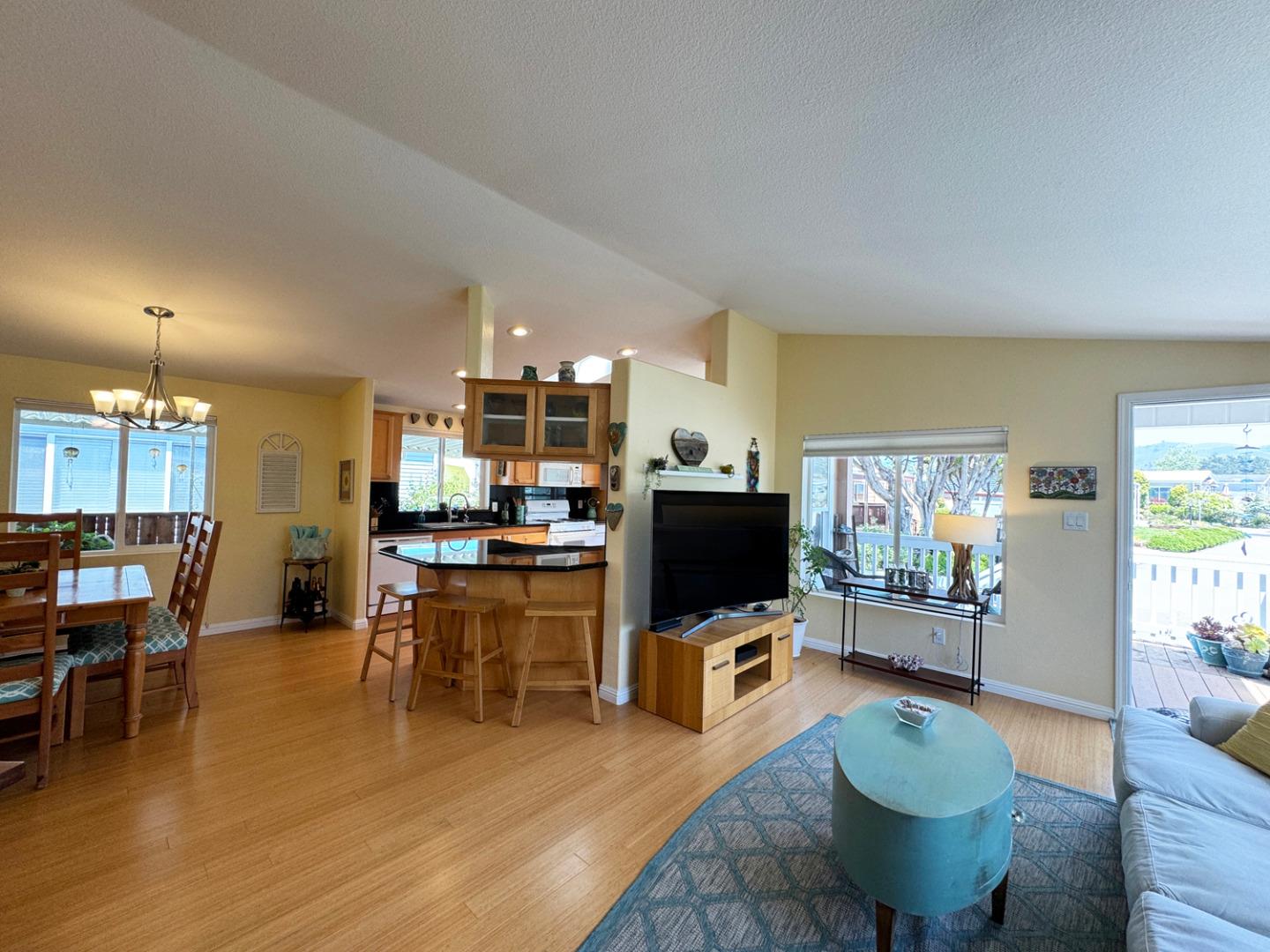 Detail Gallery Image 5 of 37 For 41 Sea Breeze Dr #41,  Half Moon Bay,  CA 94019 - 3 Beds | 2 Baths