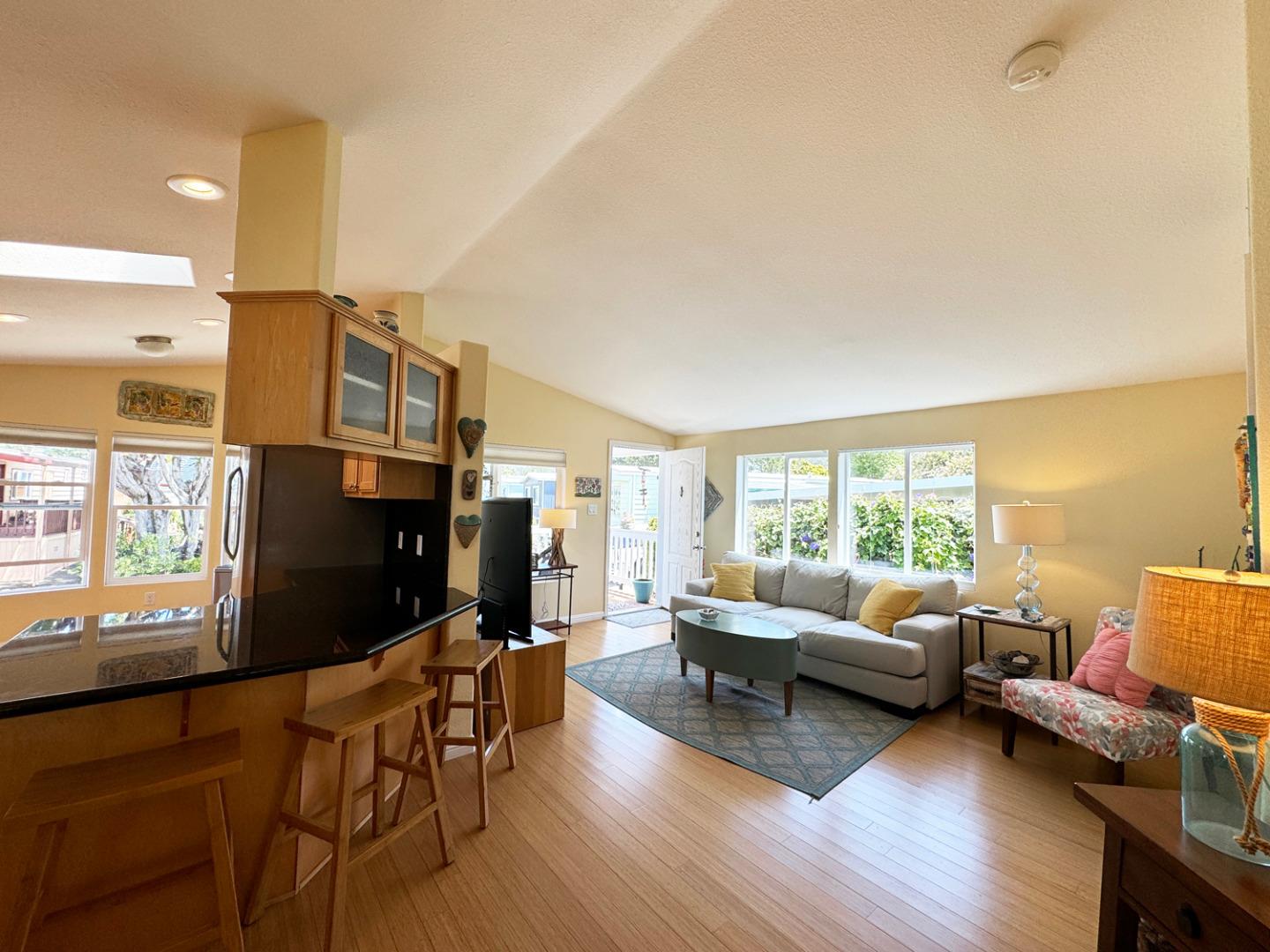 Detail Gallery Image 8 of 37 For 41 Sea Breeze Dr #41,  Half Moon Bay,  CA 94019 - 3 Beds | 2 Baths