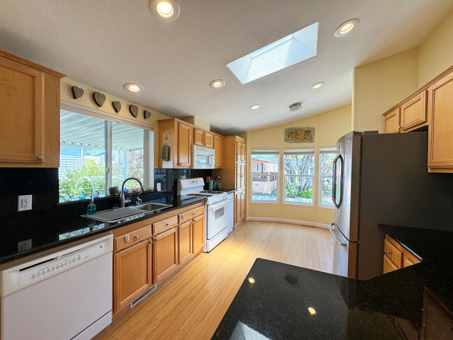 Detail Gallery Image 9 of 37 For 41 Sea Breeze Dr #41,  Half Moon Bay,  CA 94019 - 3 Beds | 2 Baths