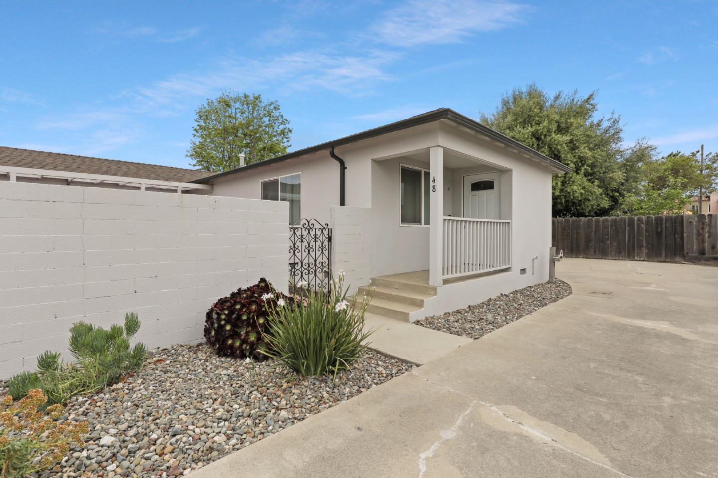 Detail Gallery Image 10 of 11 For 46 - 48 W Acacia St, Salinas,  CA 93901 - 4 Beds | 2 Baths