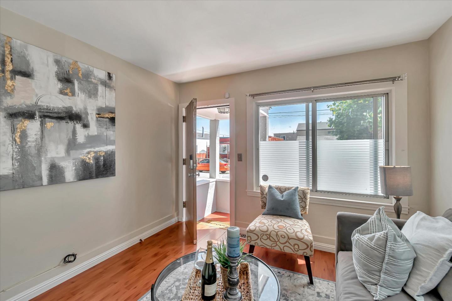 Detail Gallery Image 8 of 32 For 925 Mills Ave, San Bruno,  CA 94066 - 2 Beds | 1 Baths