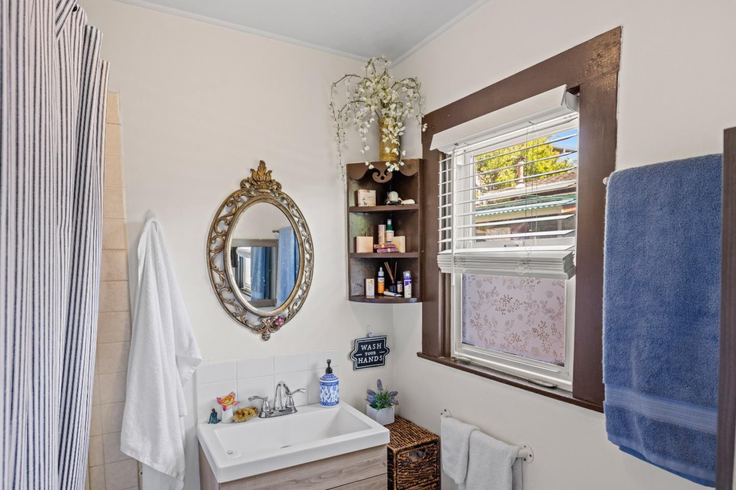 Detail Gallery Image 9 of 23 For 357 Park Ave, Monterey,  CA 93940 - 3 Beds | 2 Baths
