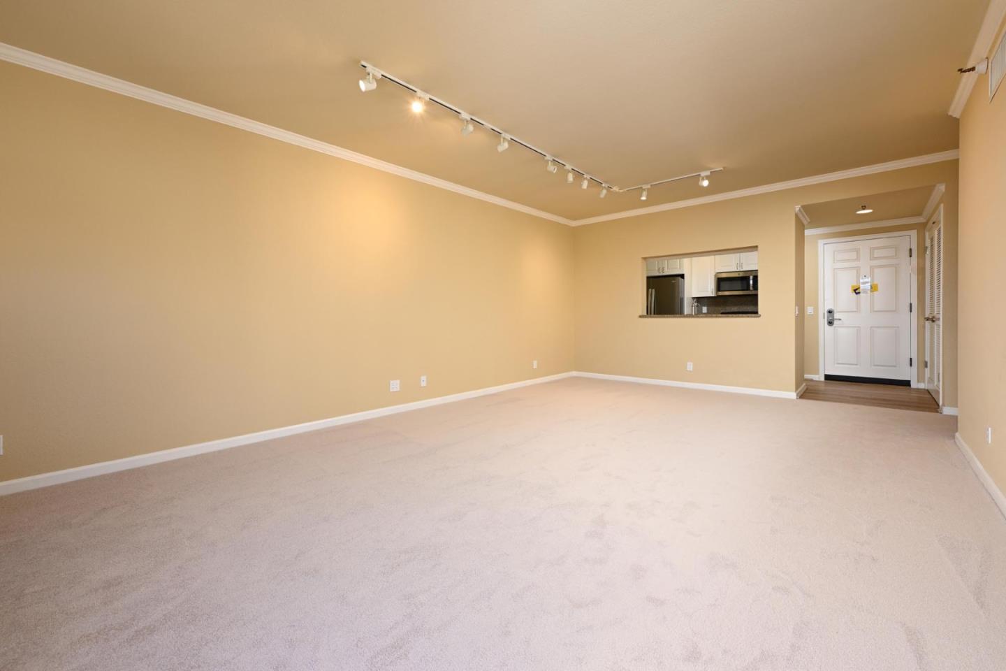 Detail Gallery Image 4 of 5 For 1 Baldwin Ave #1008,  San Mateo,  CA 94401 - 2 Beds | 2 Baths