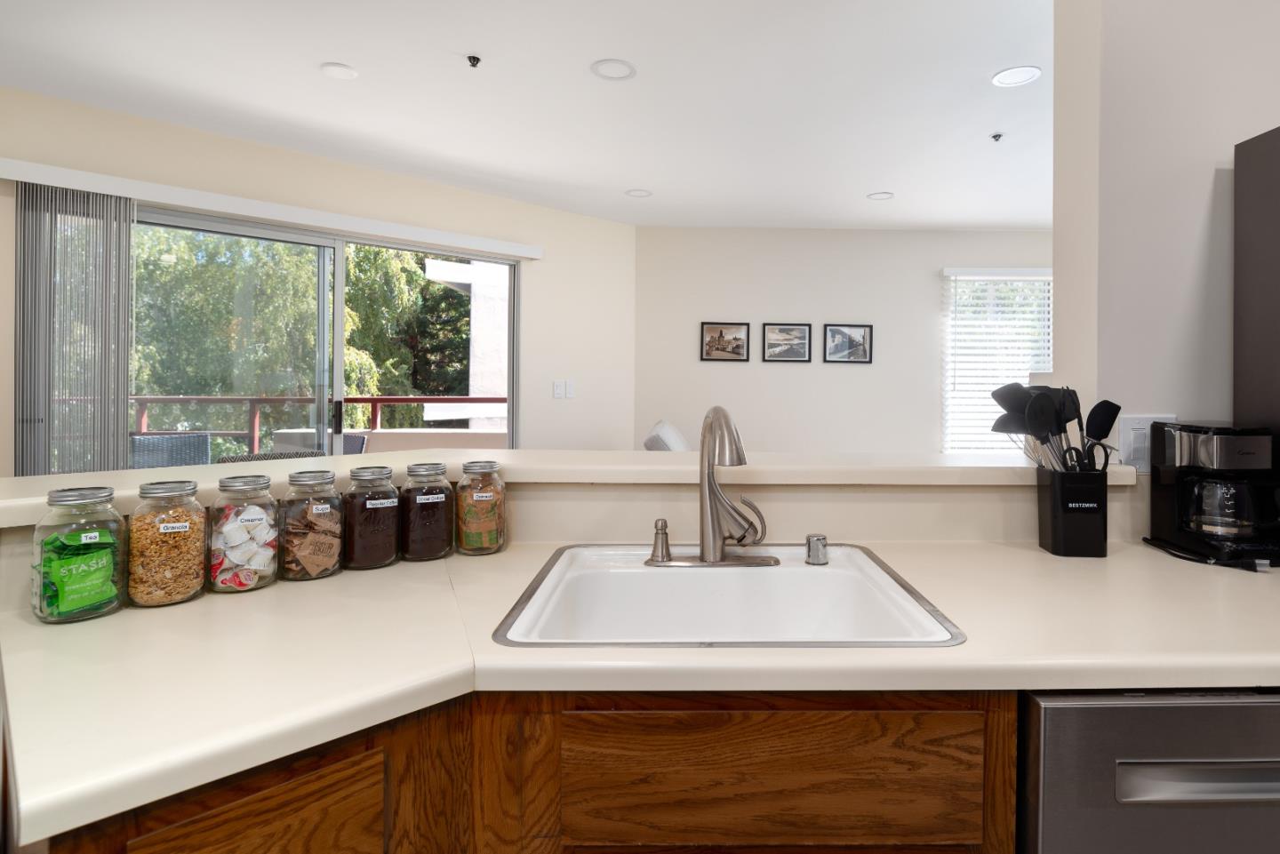 Detail Gallery Image 9 of 14 For 2518 Birch St, Palo Alto,  CA 94306 - 1 Beds | 1 Baths
