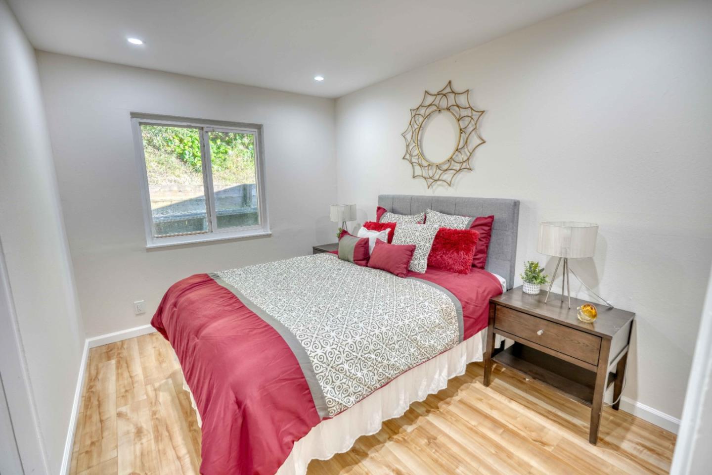 Detail Gallery Image 13 of 27 For 1930 Sarah Dr, Pinole,  CA 94564 - 3 Beds | 1/1 Baths