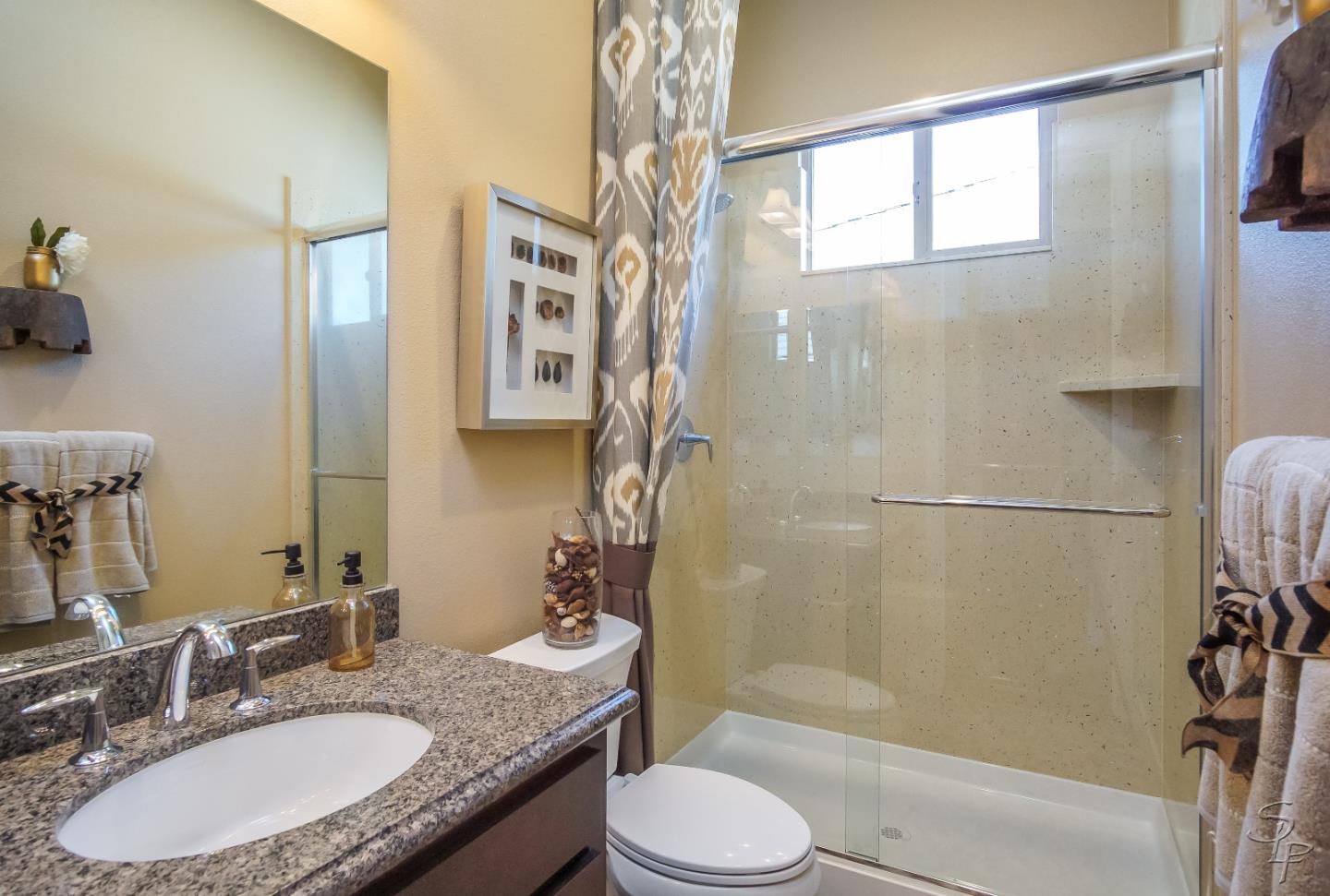 Detail Gallery Image 7 of 14 For 935 Cambria Ct #15-22,  Hollister,  CA 95023 - 4 Beds | 3 Baths