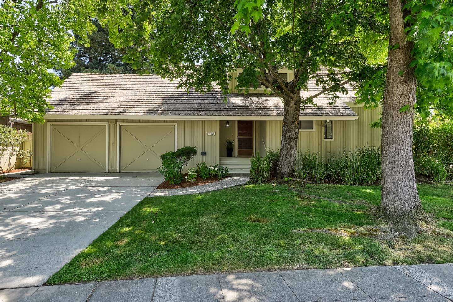 Detail Gallery Image 1 of 23 For 725 Rainbow Dr, Mountain View,  CA 94041 - 3 Beds | 2 Baths