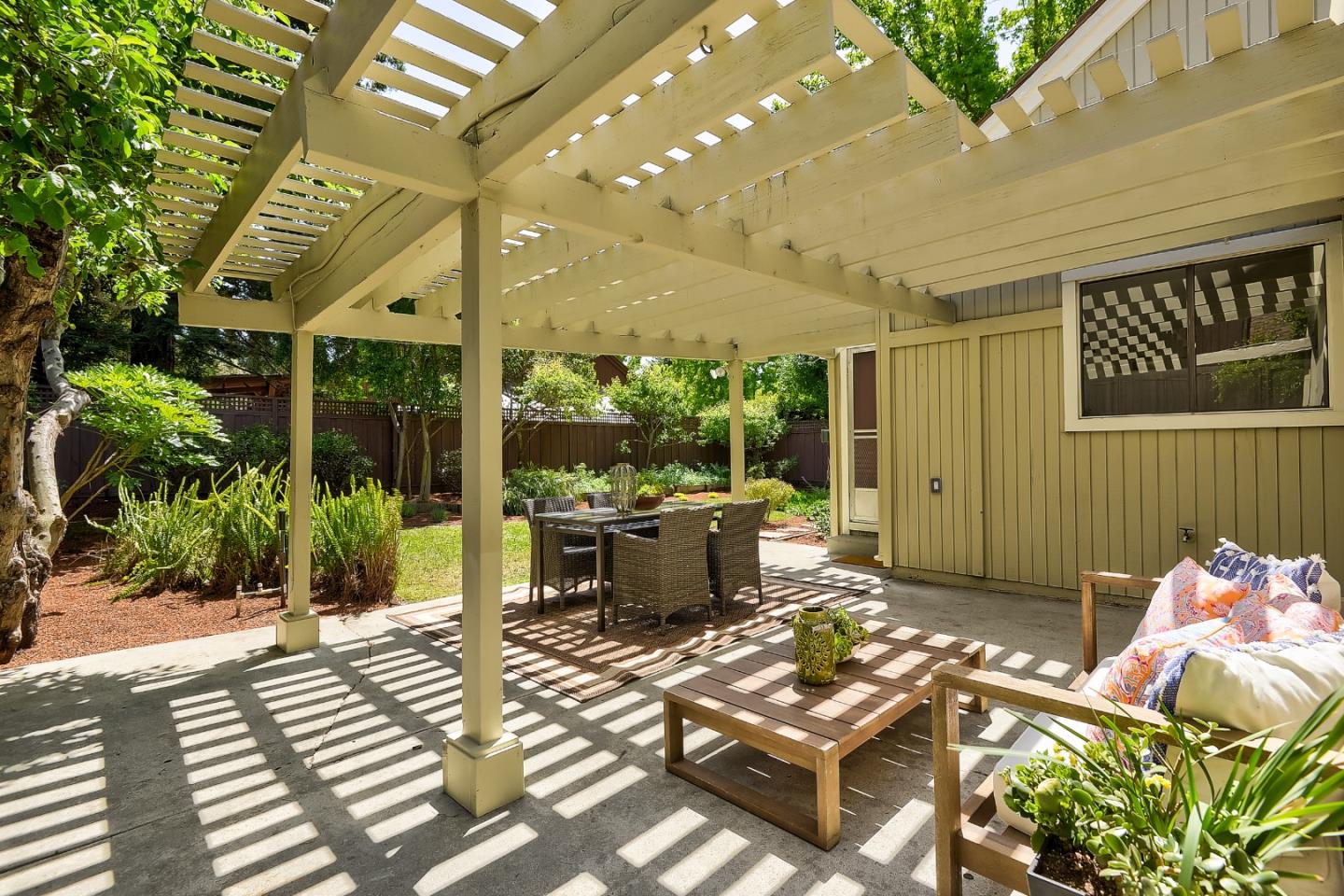 Detail Gallery Image 18 of 23 For 725 Rainbow Dr, Mountain View,  CA 94041 - 3 Beds | 2 Baths