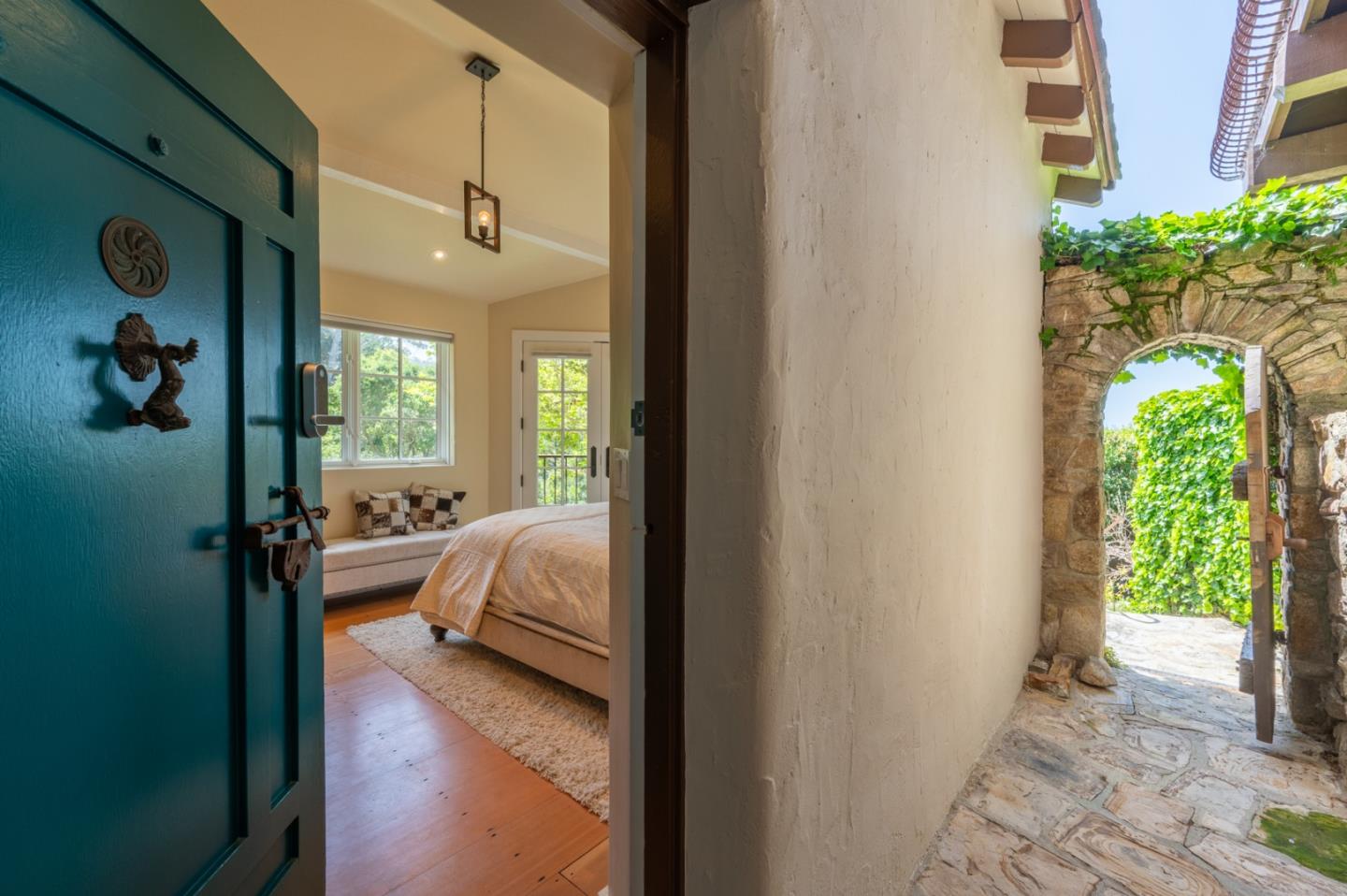 Detail Gallery Image 18 of 31 For 151 Highland Dr, Carmel,  CA 93923 - 5 Beds | 5/1 Baths