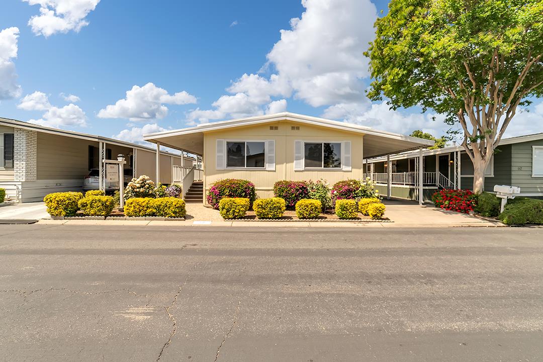 Detail Gallery Image 1 of 37 For 63 Quail Hollow Dr #63,  San Jose,  CA 95128 - 2 Beds | 2 Baths