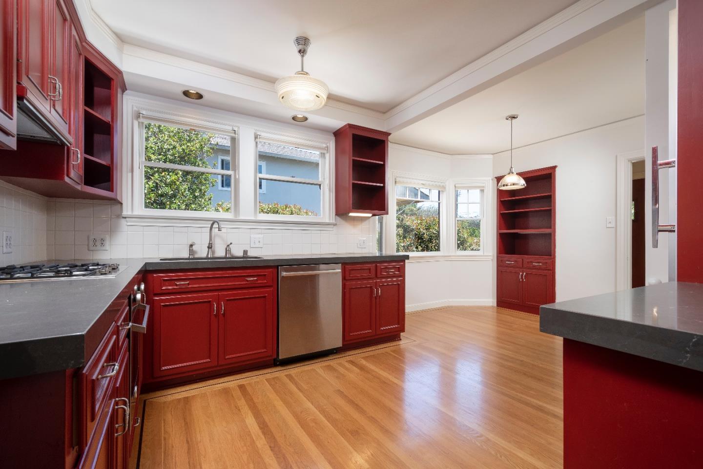 Detail Gallery Image 11 of 22 For 1104 Mills Ave, Burlingame,  CA 94010 - 3 Beds | 2 Baths