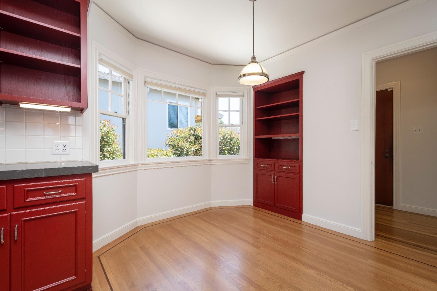 Detail Gallery Image 12 of 22 For 1104 Mills Ave, Burlingame,  CA 94010 - 3 Beds | 2 Baths