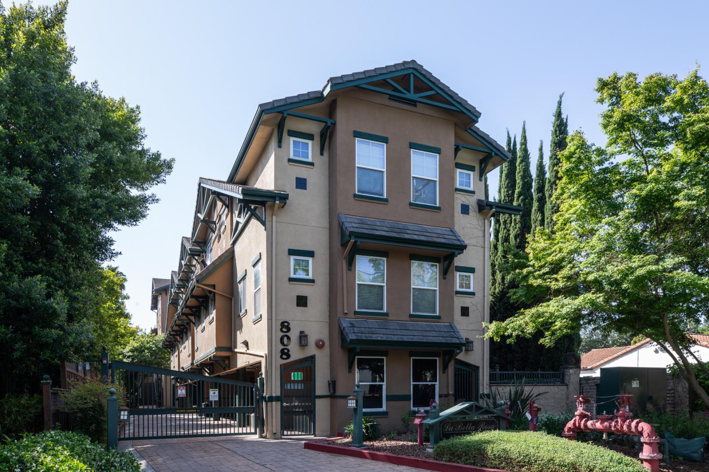 Detail Gallery Image 1 of 1 For 808 Lenzen Ave #109,  San Jose,  CA 95126 - 2 Beds | 2/1 Baths