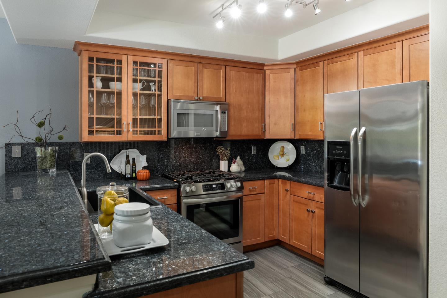 Detail Gallery Image 11 of 20 For 808 Lenzen Ave #109,  San Jose,  CA 95126 - 2 Beds | 2/1 Baths