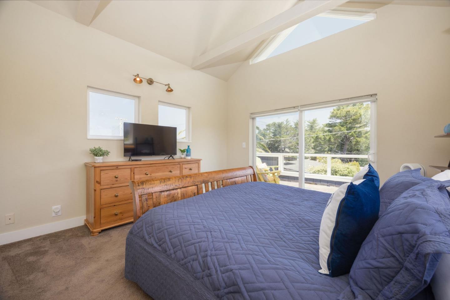 Detail Gallery Image 28 of 54 For 560 4th St, Montara,  CA 94037 - 3 Beds | 2/1 Baths