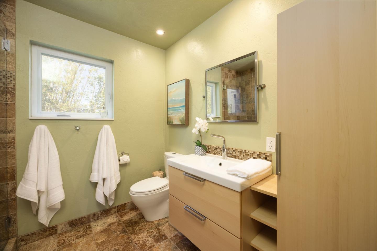 Detail Gallery Image 39 of 54 For 560 4th St, Montara,  CA 94037 - 3 Beds | 2/1 Baths