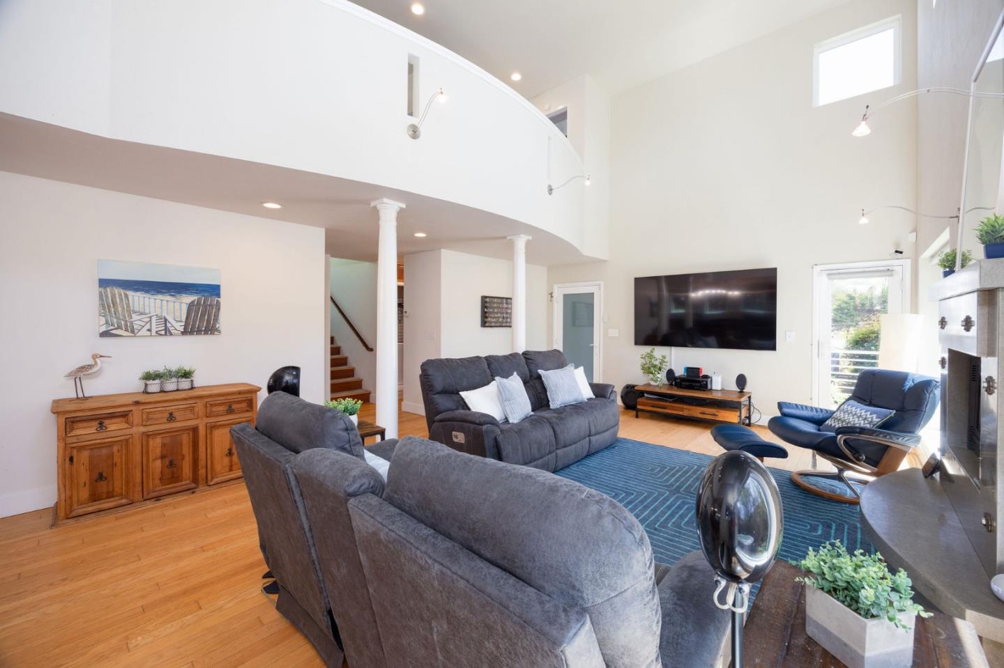 Detail Gallery Image 9 of 54 For 560 4th St, Montara,  CA 94037 - 3 Beds | 2/1 Baths