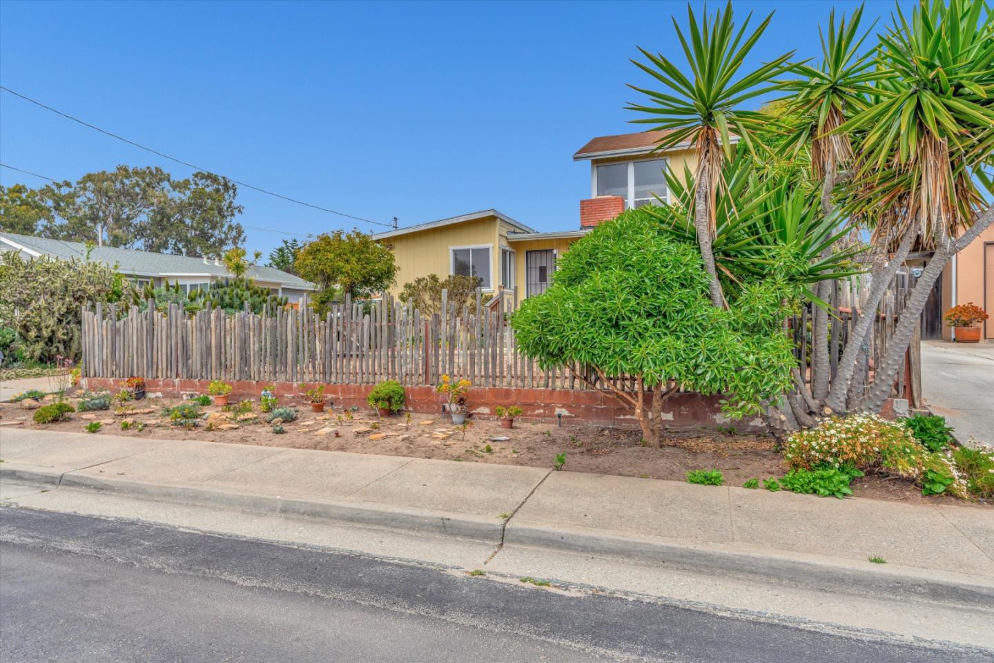 2086 Waring St, Seaside, CA 93955 photo 3
