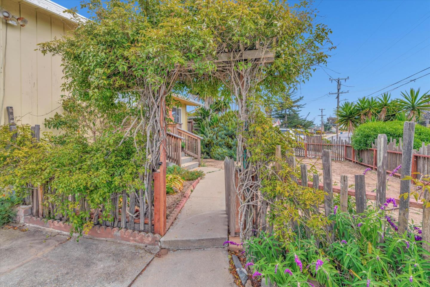 2086 Waring St, Seaside, CA 93955 photo 4