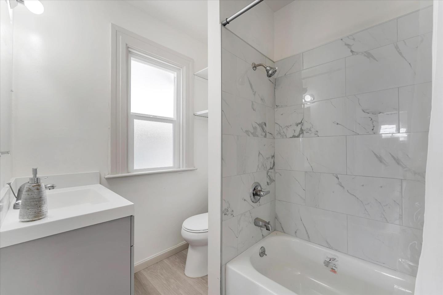 Detail Gallery Image 37 of 45 For 834 E 17th St, Oakland,  CA 94606 - 4 Beds | 2 Baths