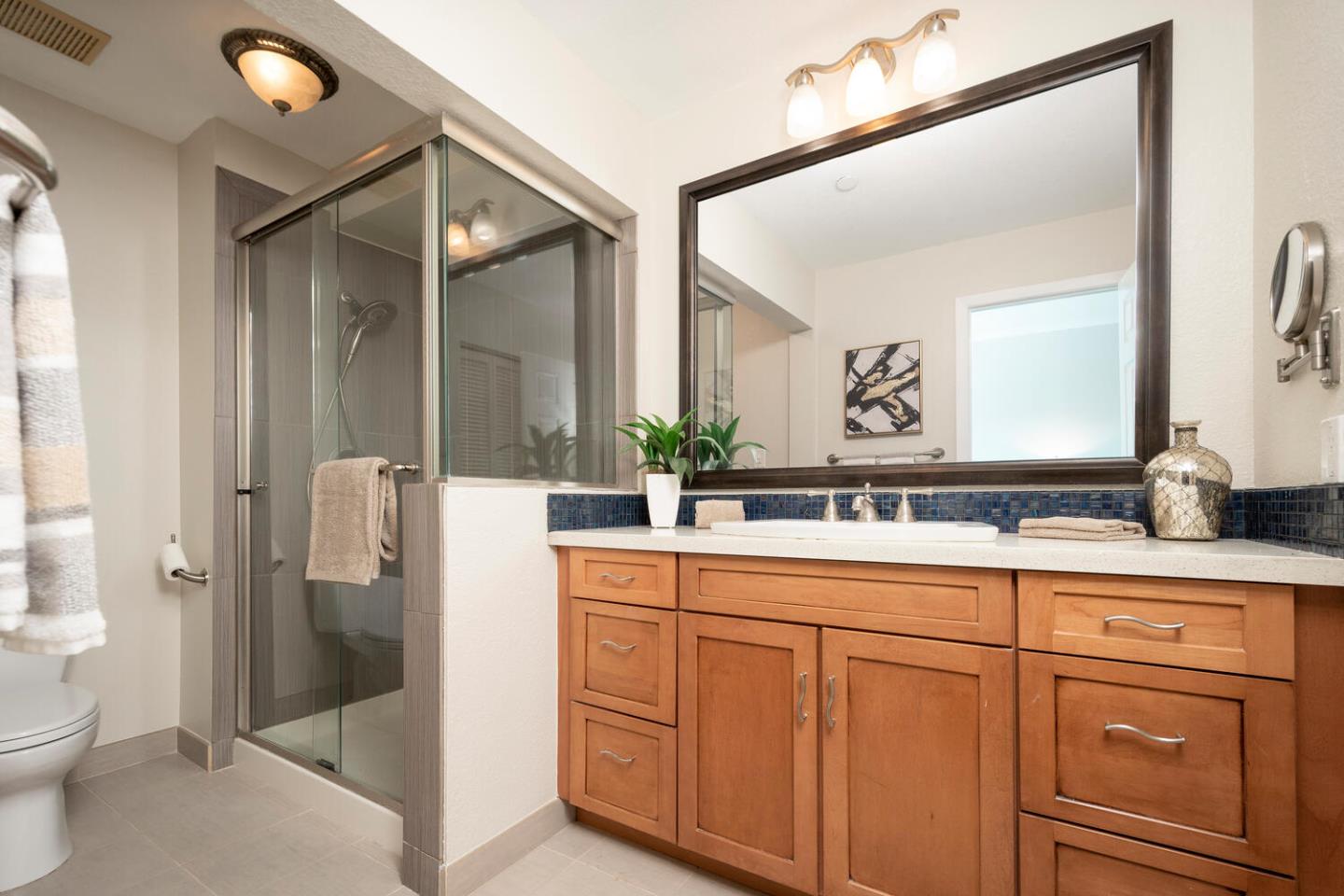 Detail Gallery Image 10 of 15 For 1110 Bayswater Ave #301,  Burlingame,  CA 94010 - 2 Beds | 2 Baths