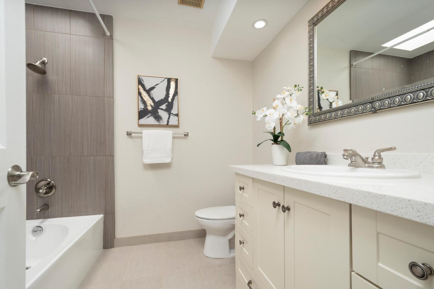 Detail Gallery Image 12 of 15 For 1110 Bayswater Ave #301,  Burlingame,  CA 94010 - 2 Beds | 2 Baths