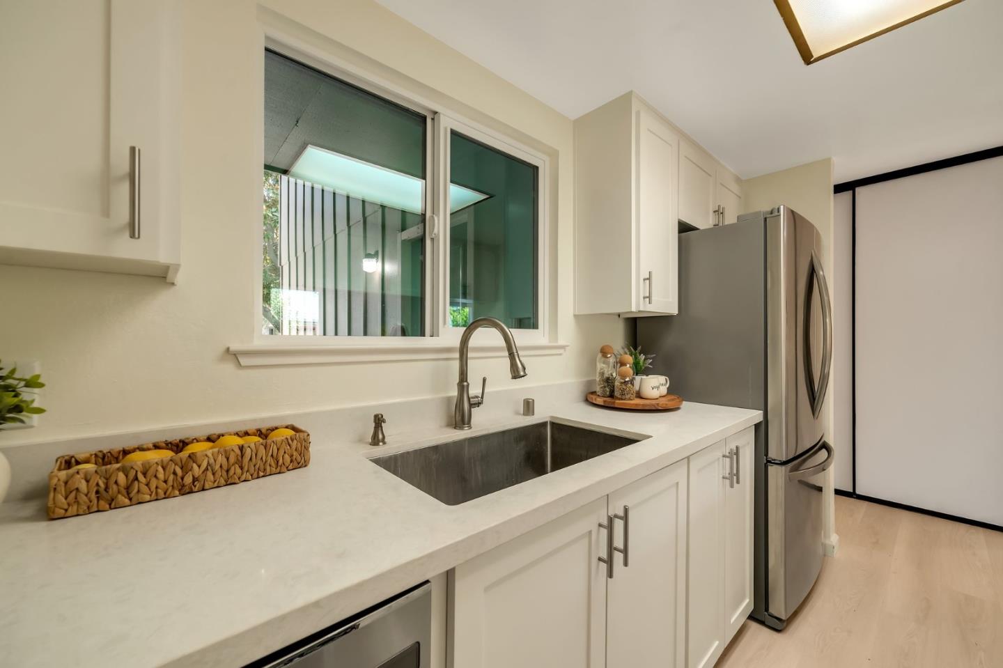 Detail Gallery Image 6 of 22 For 1103 Reed Ave #B,  Sunnyvale,  CA 94086 - 2 Beds | 1 Baths
