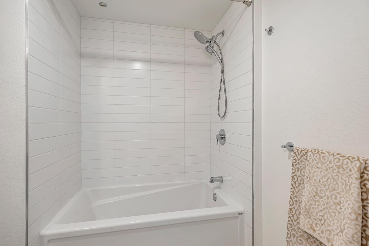 Detail Gallery Image 28 of 56 For 400 El Camino Real #307,  Belmont,  CA 94002 - 1 Beds | 1 Baths
