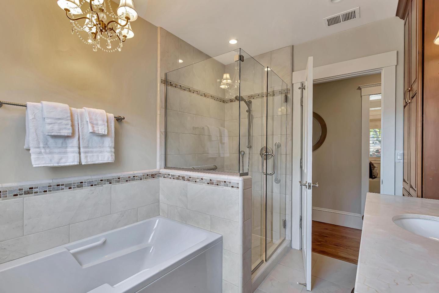 Detail Gallery Image 23 of 36 For 1600 Easton Dr, Burlingame,  CA 94010 - 3 Beds | 2 Baths