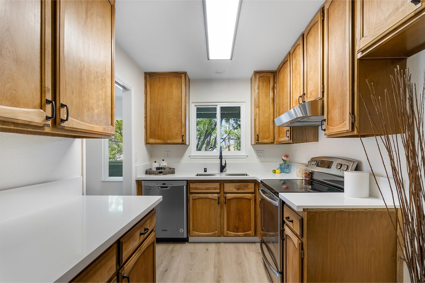 Detail Gallery Image 9 of 28 For 1329 Palm St, San Jose,  CA 95110 - 2 Beds | 2 Baths