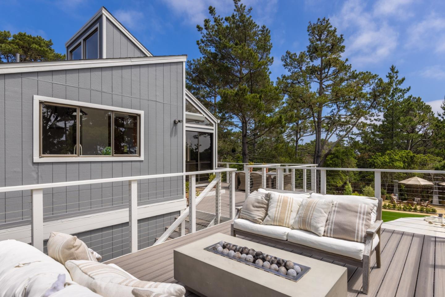 Detail Gallery Image 11 of 38 For 1633 Sonado Rd, Pebble Beach,  CA 93953 - 4 Beds | 2/1 Baths