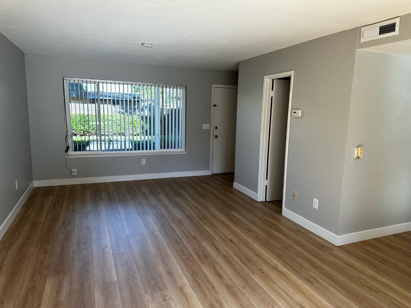 Detail Gallery Image 2 of 16 For 746 W Lincoln Ave #115,  Woodland,  CA 95695 - 2 Beds | 1/1 Baths