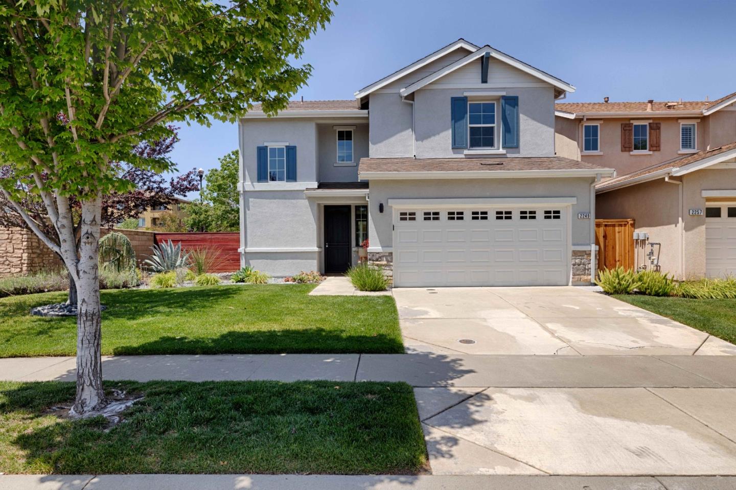 Detail Gallery Image 1 of 39 For 2249 Ellesmere Loop, Roseville,  CA 95747 - 3 Beds | 2/1 Baths