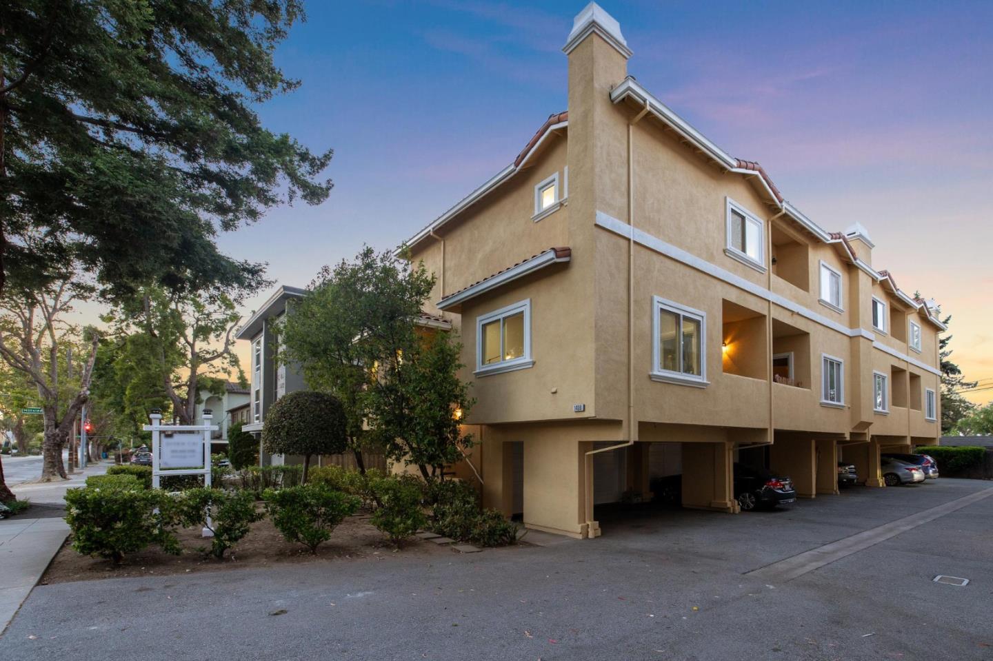 Detail Gallery Image 1 of 1 For 1408 El Camino Real #1,  Burlingame,  CA 94010 - 2 Beds | 2/1 Baths