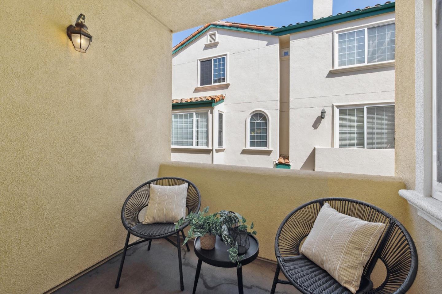 Detail Gallery Image 11 of 32 For 1408 El Camino Real #1,  Burlingame,  CA 94010 - 2 Beds | 2/1 Baths