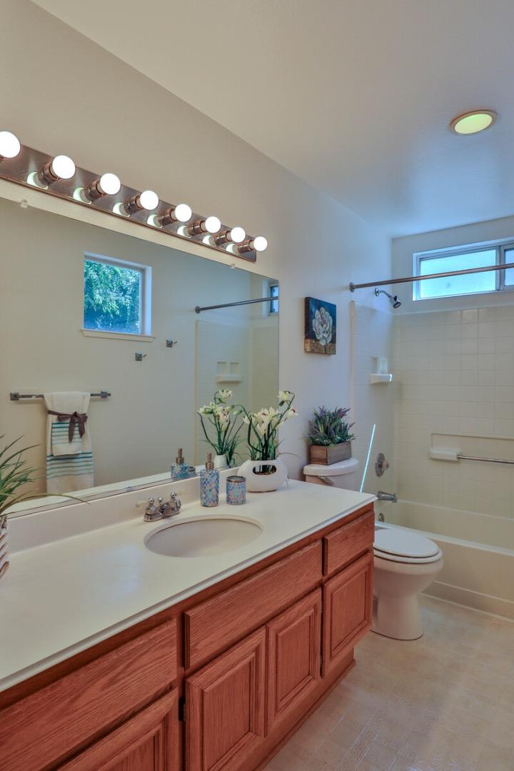 Detail Gallery Image 28 of 38 For 465 Mantelli Dr, Gilroy,  CA 95020 - 3 Beds | 2/1 Baths